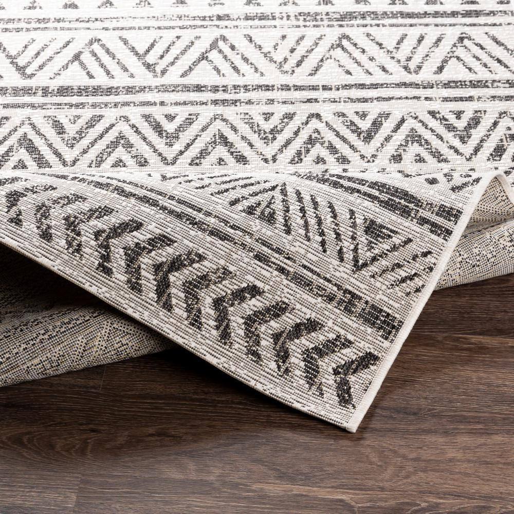Charcoal and White Oval Synthetic Indoor/Outdoor Area Rug