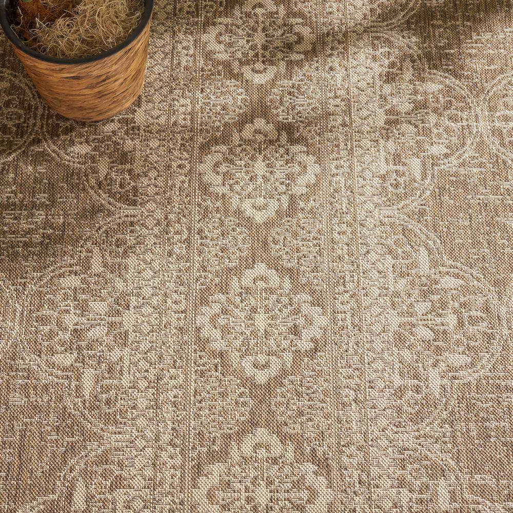 Beach House Cream and Beige Synthetic Indoor/Outdoor Area Rug