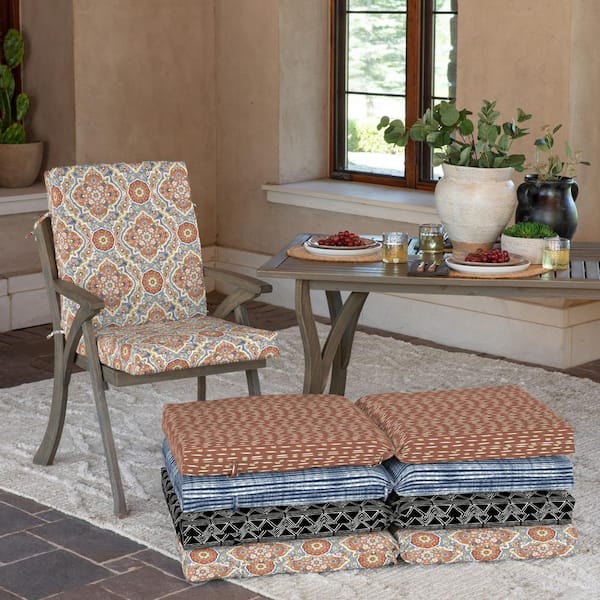 https://images.thdstatic.com/productImages/ee2a4a61-cf76-4558-987c-83fbb0d8ba13/svn/arden-selections-outdoor-dining-chair-cushions-zq16173b-d9z1-1d_600.jpg