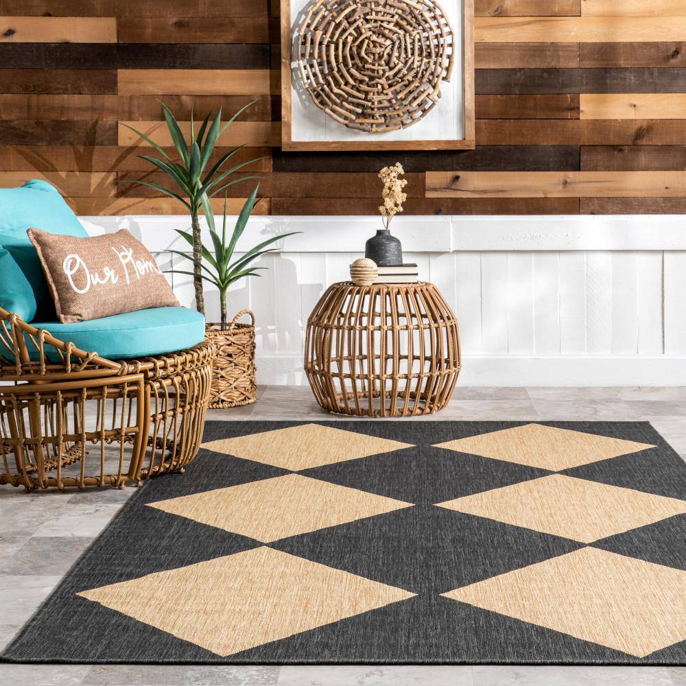 Loretta Dark Gray and Tan Synthetic 4' x 6' Area Rug