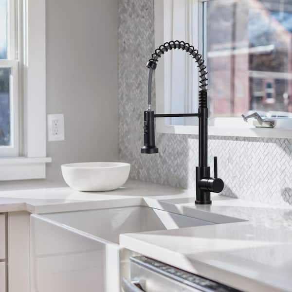 Stainless Steel Single Handle Pull Down Sprayer Kitchen Faucet in Oil Rubbed Bronze