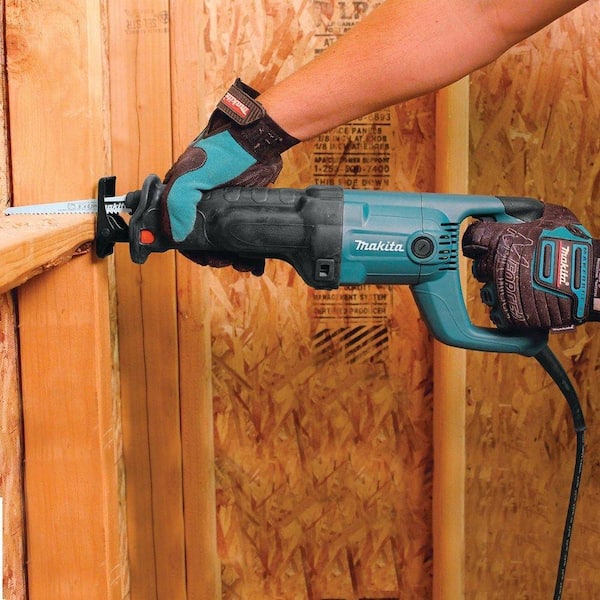 Makita - 11 Amp Corded Variable Speed Reciprocating Saw with Wood Cutting Blade, Metal Cutting Blade and Hard Case