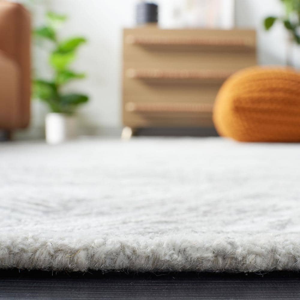 Grey and Ivory 8' x 10' Hand-Tufted Wool Area Rug