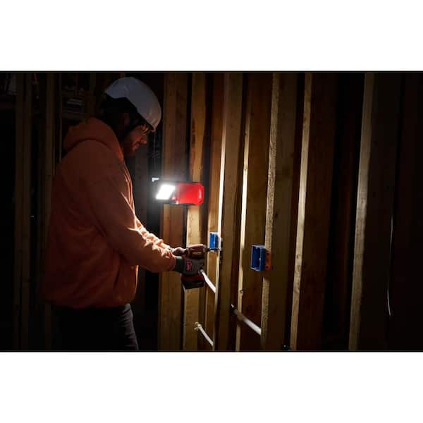 Milwaukee M18 18-Volt 2000 Lumens Lithium-Ion Cordless Rover LED