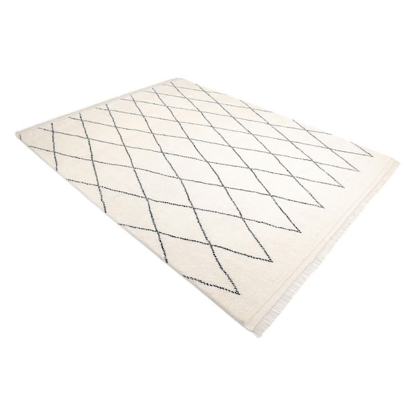 Shaggy Moroccan Ivory 5 ft. x 8 ft. Moroccan Indoor Area Rug