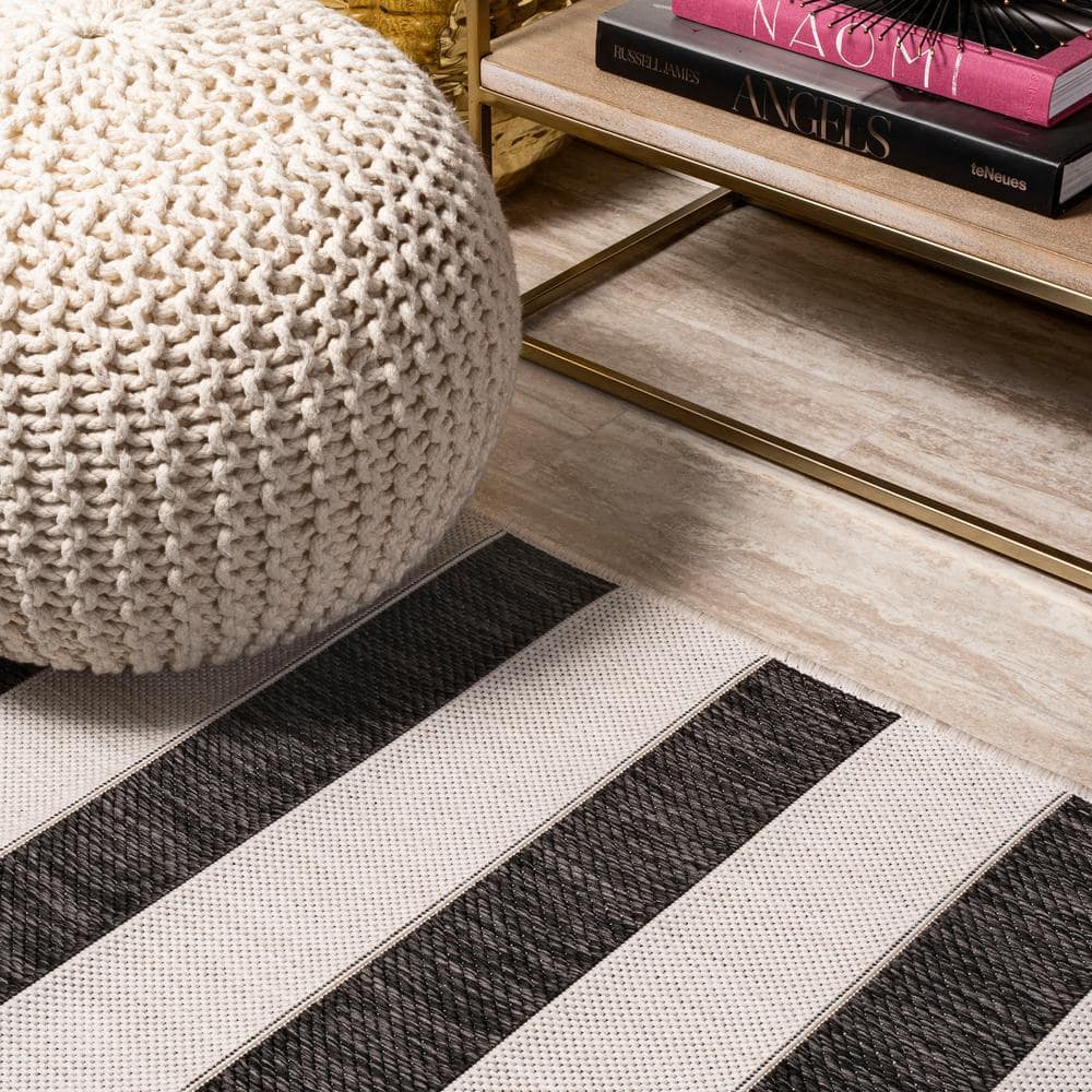 Black and Cream Stripe Synthetic 4' x 6' Indoor/Outdoor Rug