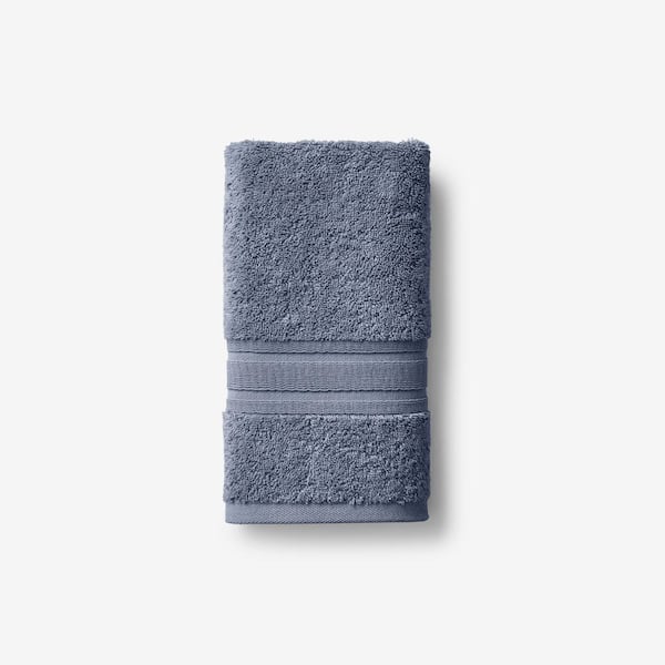 https://images.thdstatic.com/productImages/eee06d0f-8b81-405e-9458-9e85632e2583/svn/gray-the-company-store-bath-towels-vk37-hand-smk-gray-64_600.jpg