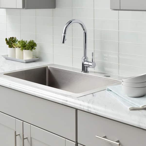 Axel Single-Handle Pull-Down Sprayer Kitchen Faucet in Polished Chrome