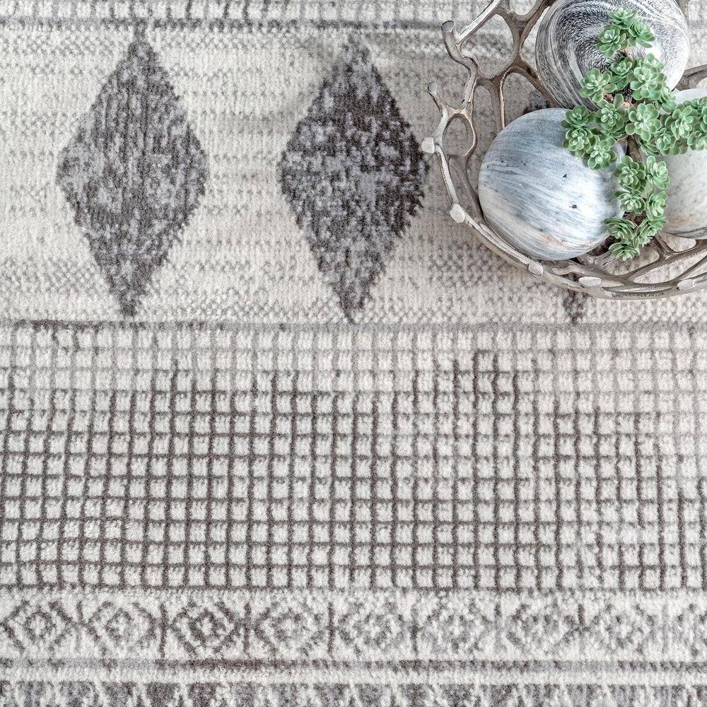 Gray Geometric Pattern Synthetic Rectangular 5' x 8' Area Rug