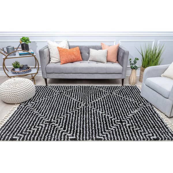 Bennett Last Call 2'6"x4' Modern Black Area Rug