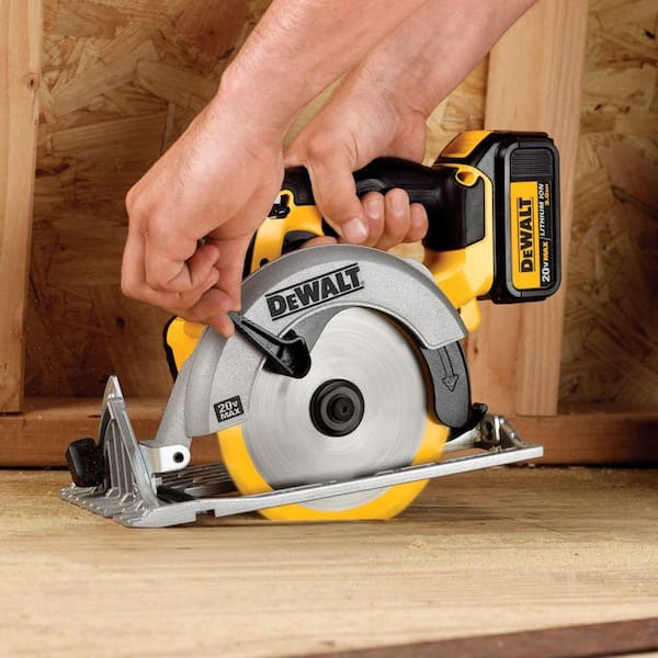 DEWALT 20V MAX Cordless 6.5 in. Sidewinder Style Circular Saw