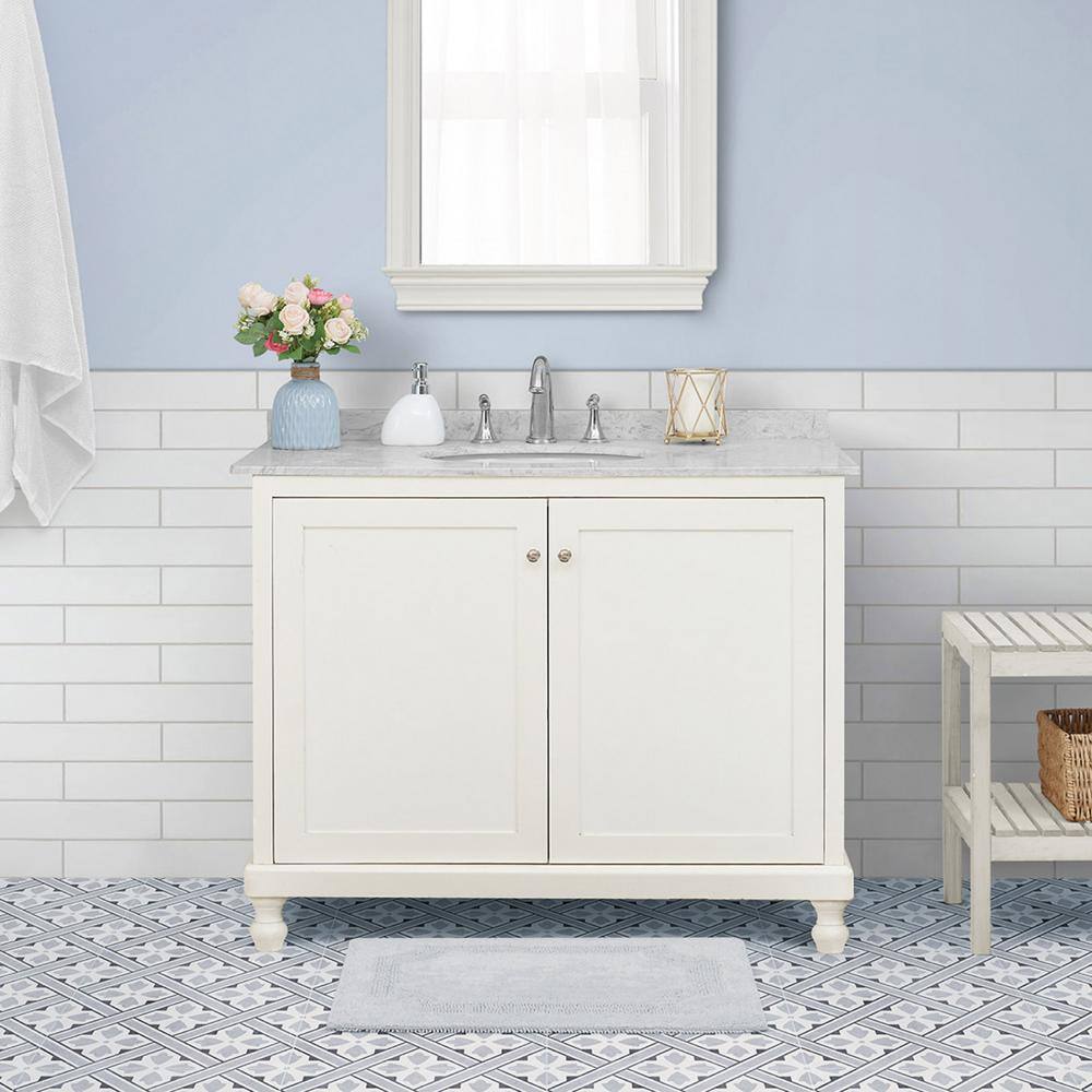 Laura Ashley Light Gray Reversible Cotton Bath Rug 17" x 24"