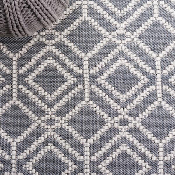 SAFAVIEH Bermuda Navy/Ivory 7 ft. x 7 ft. Border Geometric Diamond