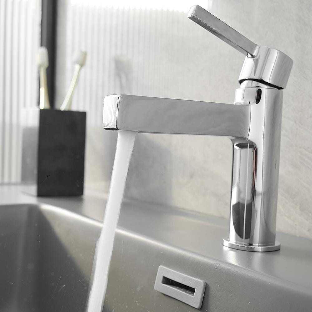 Polished Chrome Single Handle Modern Bathroom Faucet