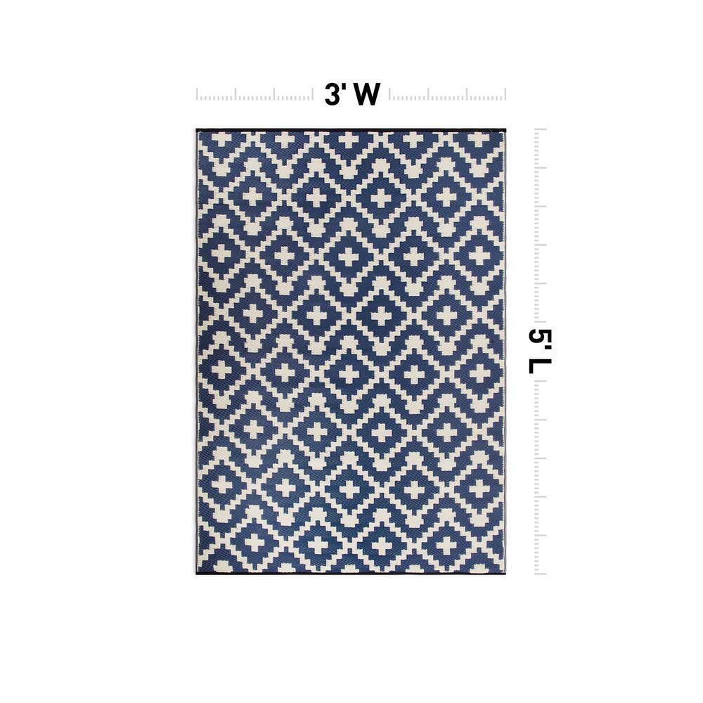 Navy and White Geometric Reversible Synthetic Rug 3' x 5'