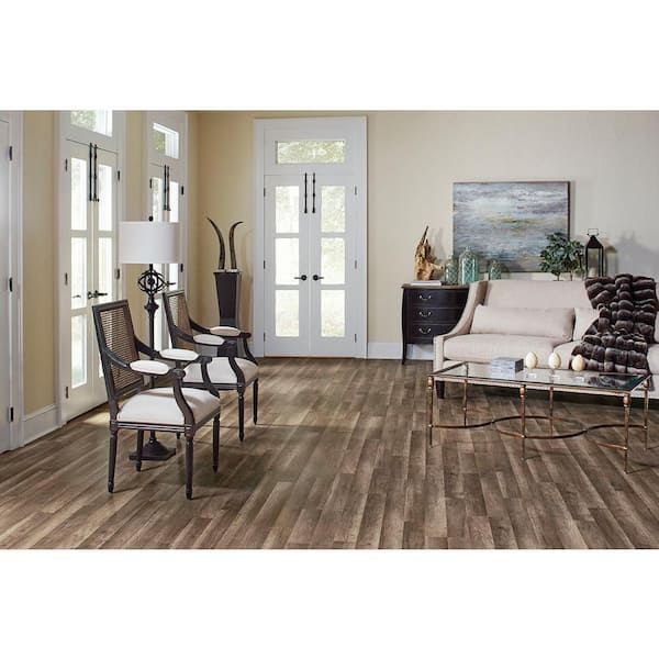 Grey Oak 7 mm T x 8 in. W Laminate Wood Flooring (23.9 sqft/case)