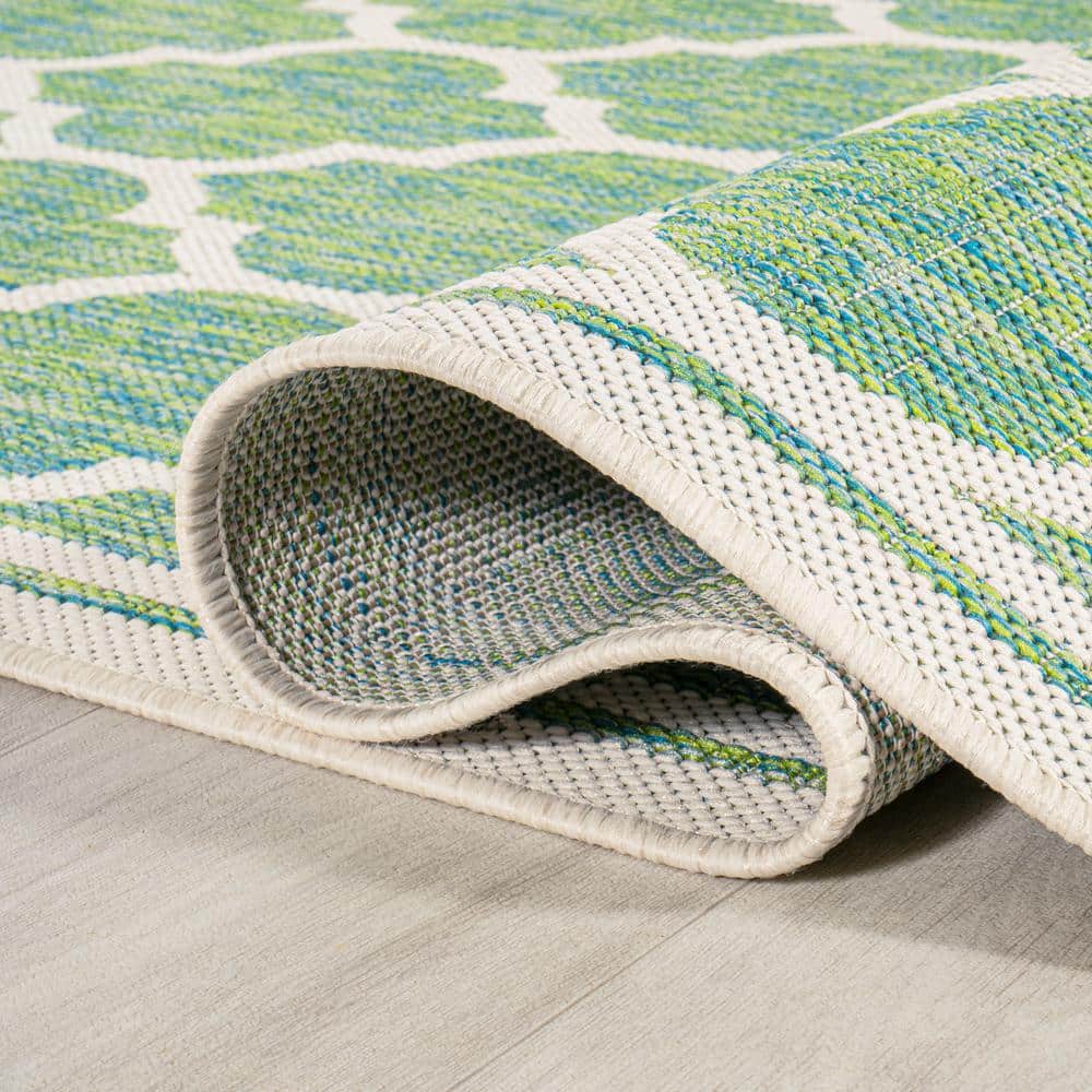 Cream and Green Synthetic Trellis 5' Square Reversible Rug