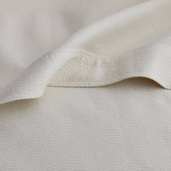 https://images.thdstatic.com/productImages/ef93da43-cc50-5187-a089-48f5075bf28a/svn/the-company-store-quilts-50815q-f-ivory-a0_600.jpg