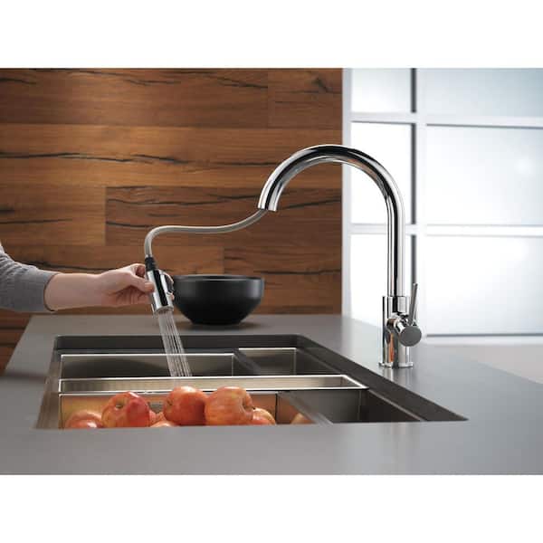 Delta Trinsic 15.69 in. H Pull Down Sprayer Kitchen Faucet with