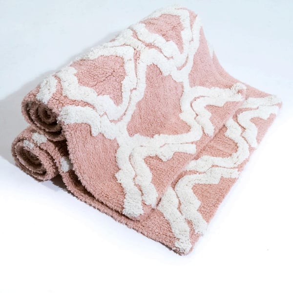 https://images.thdstatic.com/productImages/efaca17a-2642-4972-8adc-5960cca17226/svn/salmon-white-chesapeake-merchandising-bathroom-rugs-bath-mats-36968-4f_600.jpg