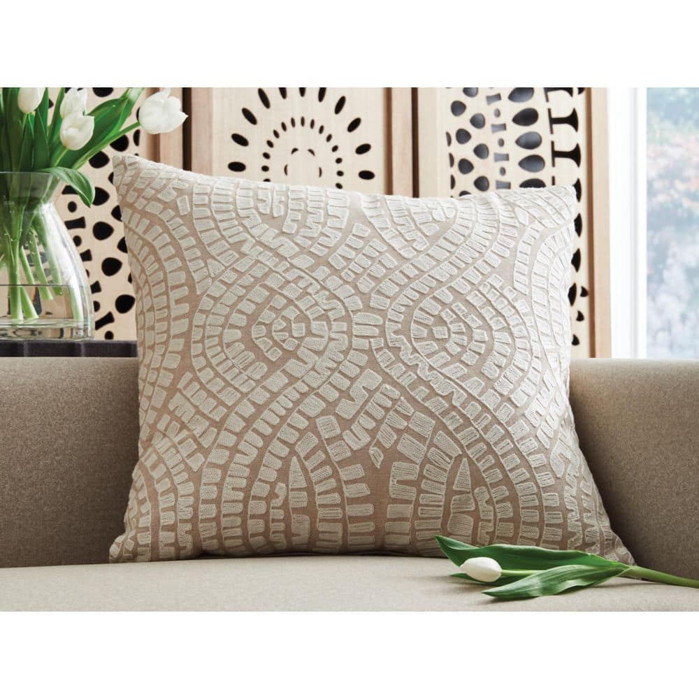 Signature DESIGN BY ASHLEY Brettwood Beige/White Geometric