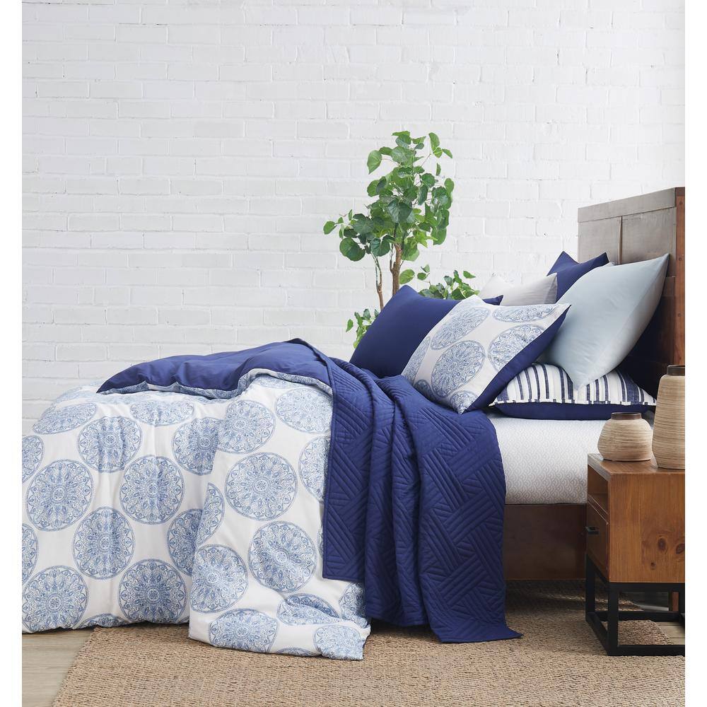 Blue and White Medallion Full/Queen Microfiber Duvet Cover Set