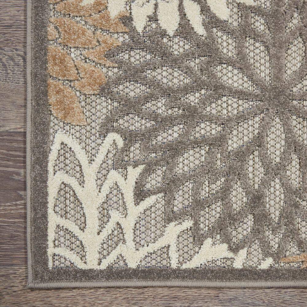 Handwoven Traditional Floral Medium Rug in Gray and Brown