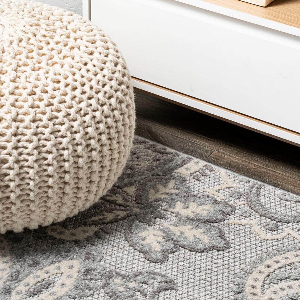 Light Gray and Ivory Paisley High-Low 5' x 8' Indoor/Outdoor Rug