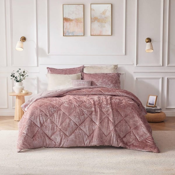 Isabel (4-Piece) Blush Polyester Full/Queen Velvet Comforter Set with Throw Pillow