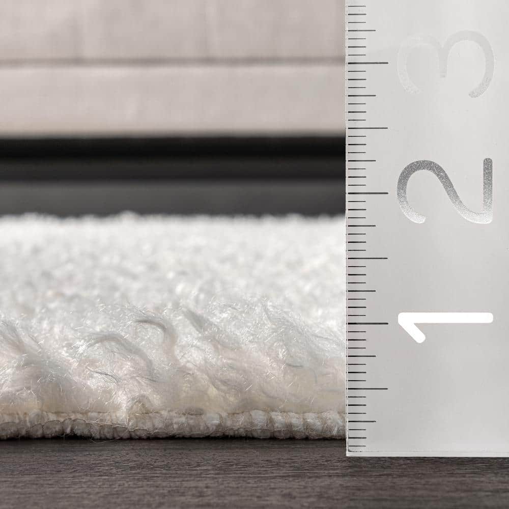 Elysian White Shaggy Faux Sheepskin 3' x 5' Washable Rug