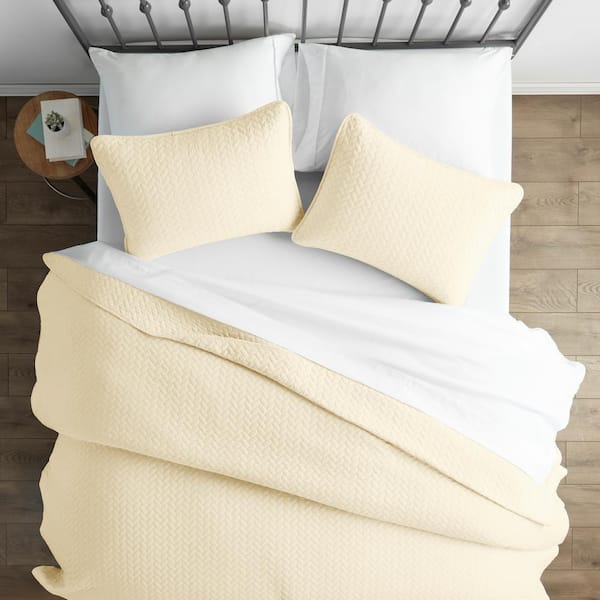 Becky Cameron Herring Yellow Microfiber King Performance Quilted Coverlet Set