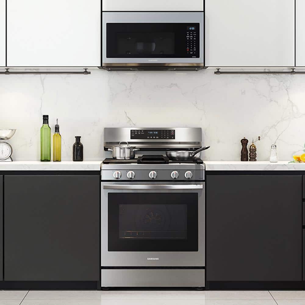 Samsung 6.0 Cu. Ft. Stainless Steel Smart Gas Range with Convection