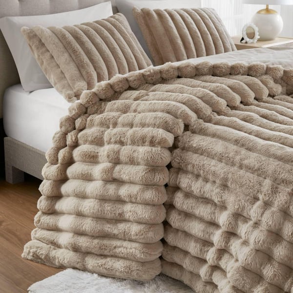Madison Park Dahlia Polyester Taupe Faux Fur King Comforter Set