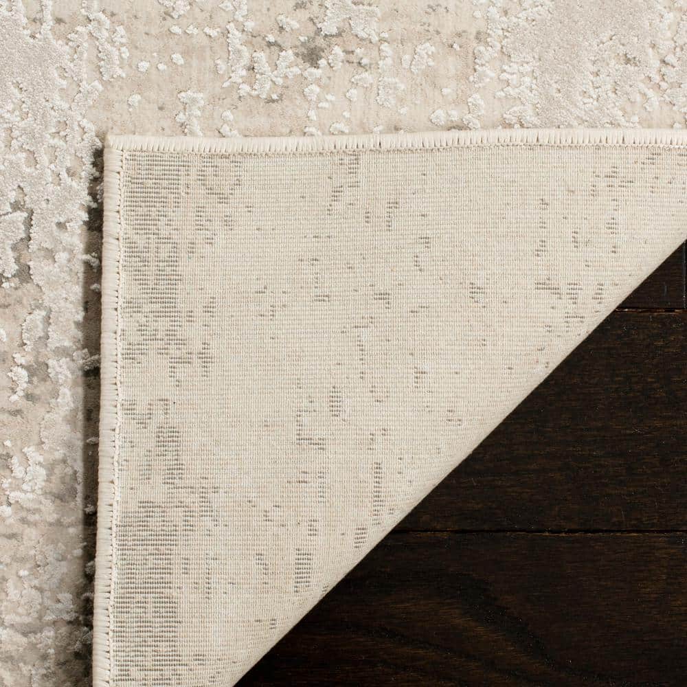 Princeton 59" x 5" Gray Rectangular Viscose Area Rug