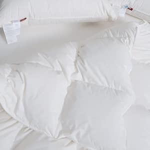 Medium Warm White Queen Size Down/Feather Blend Comforter