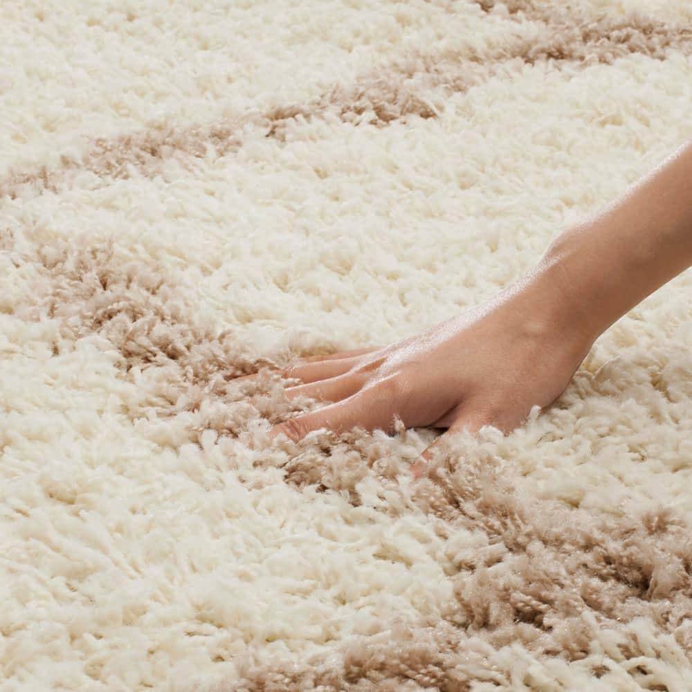Ivory & Beige Luxe Shag 8' x 10' Hand-knotted Synthetic Rug