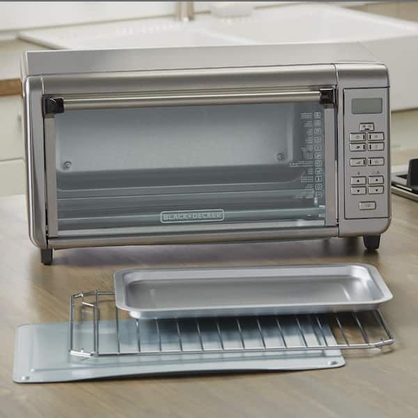 https://images.thdstatic.com/productImages/f0a4bc8b-4ec1-47e4-a980-1e59006daec3/svn/silver-and-black-black-decker-toaster-ovens-to3290xsd-1f_600.jpg