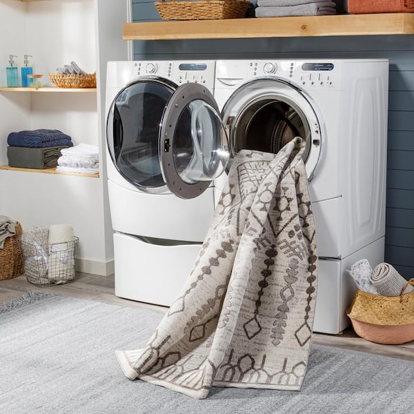 Aliza Black/White 9 ft. x 12 ft. Indoor Machine-Washable Area Rug