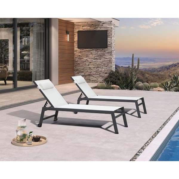 Oversize Black Frame Lounge of 3-Pieces Aluminum Outdoor Chaise Lounge with Cushion and Armrests, White