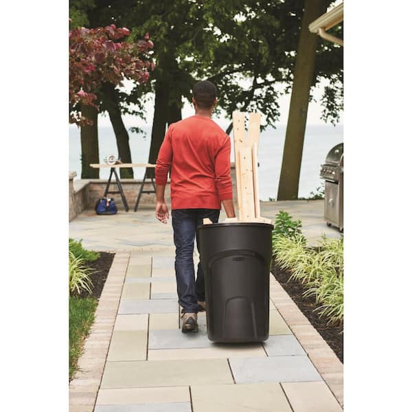https://images.thdstatic.com/productImages/f107bf29-f4cb-4854-a352-a36a62166b23/svn/rubbermaid-outdoor-trash-cans-2012264-1f_600.jpg