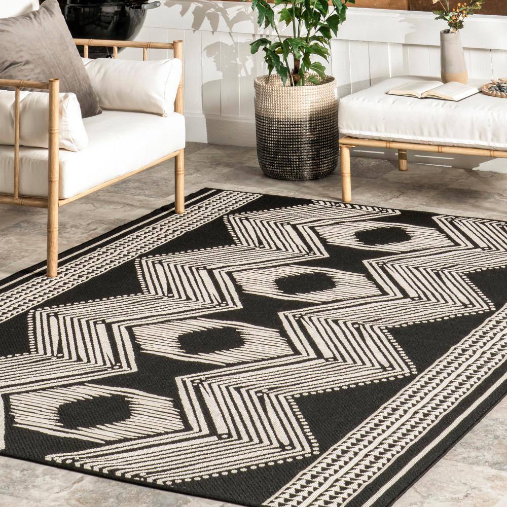 Ranya Black and White Synthetic Flat Woven 5' x 8' Area Rug