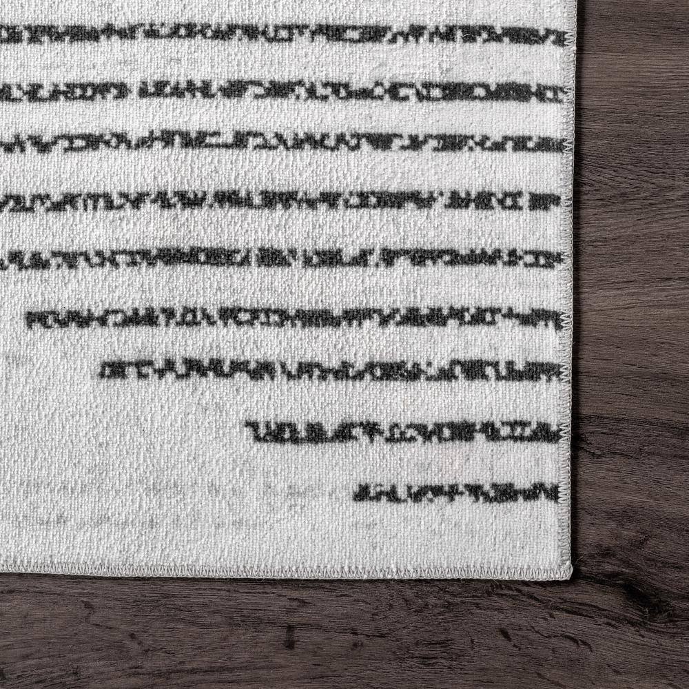 Black and White Diamond Pattern Washable 4' x 6' Rug