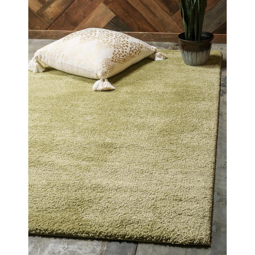 Calabasas Light Green 5' x 7' Plush Shag Area Rug