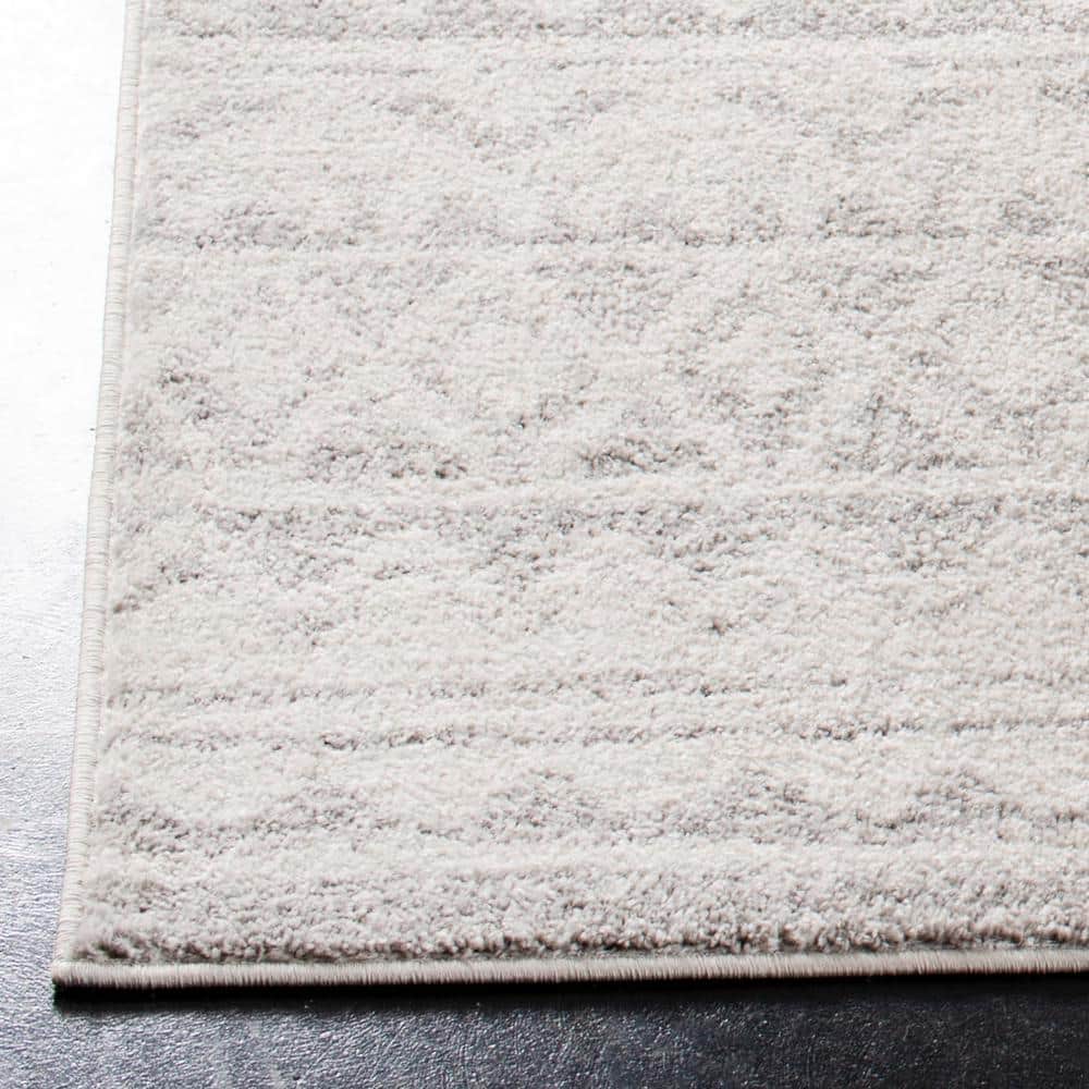 Ivory and Grey 6' x 9' Synthetic Reversible Area Rug