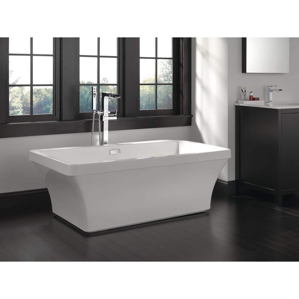 Delta Everly 60 in. x 32 in Soaking Bathtub with Center Drain in White