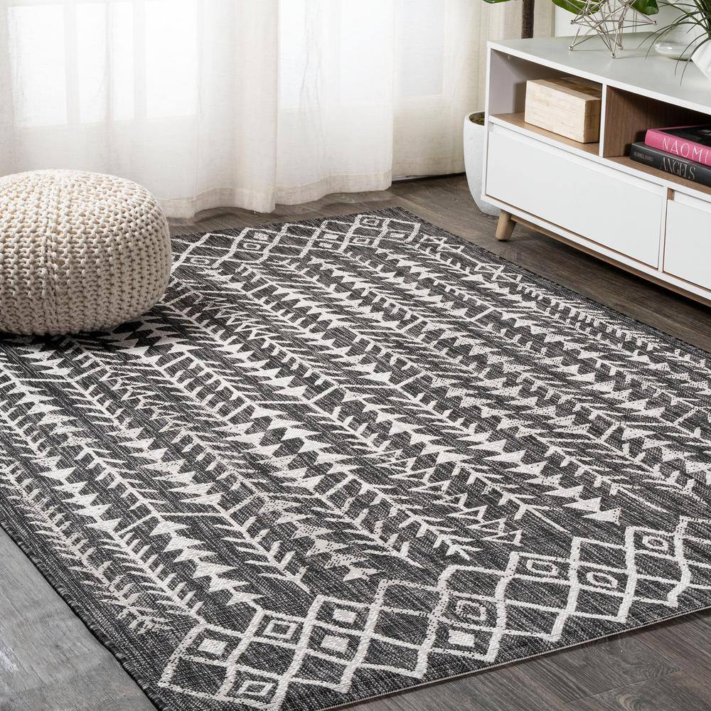 4' x 6' Black and Ivory Geometric Synthetic Area Rug