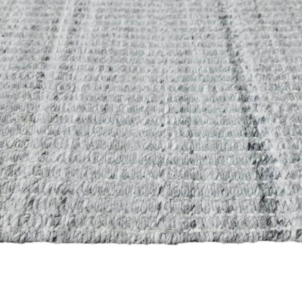 Gray Hand-Woven Rectangular Synthetic Area Rug 2' x 3'