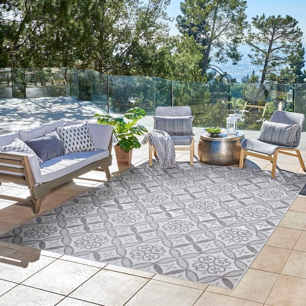 Paseo Niala Ash/Steel 6 ft. x 9 ft. Floral Medallion Indoor/Outdoor Area Rug