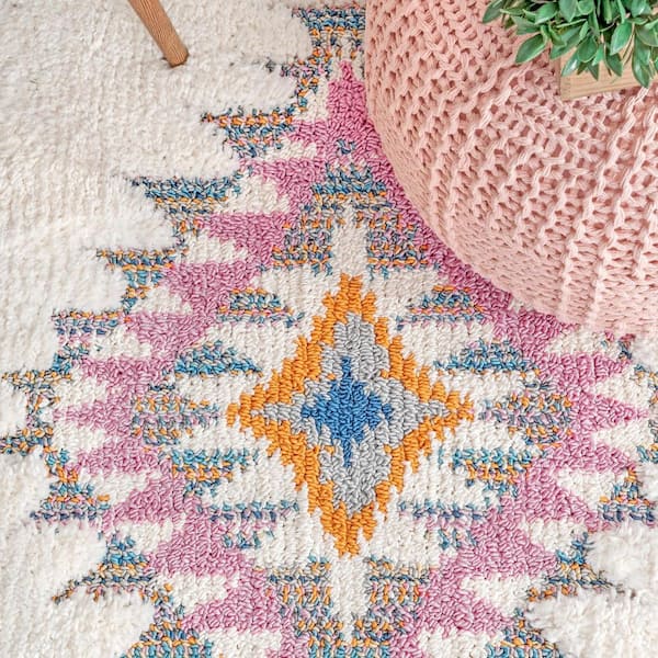 nuLOOM Jocelyn Carved Tribal Shag White 4 ft. x 6 ft. Area
