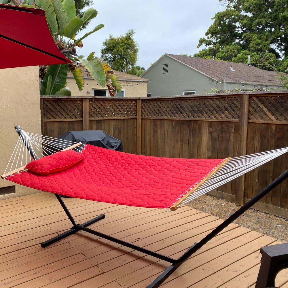 Sunnydaze Red Quilted Fabric 2-Person Hammock with Spreader Bars